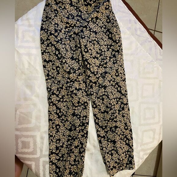 Ann Taylor
Fully
Lined size 2 pants - Picture 1 of 4